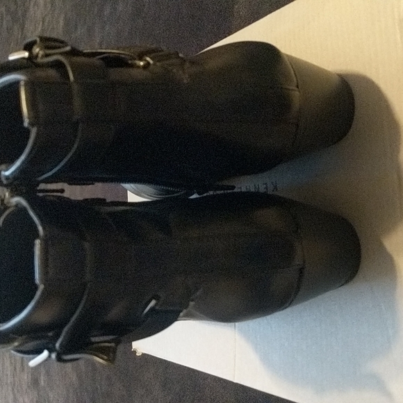 Kenneth Cole Reaction "Never Plan" Booties Size 8 (New) - Picture 3 of 10